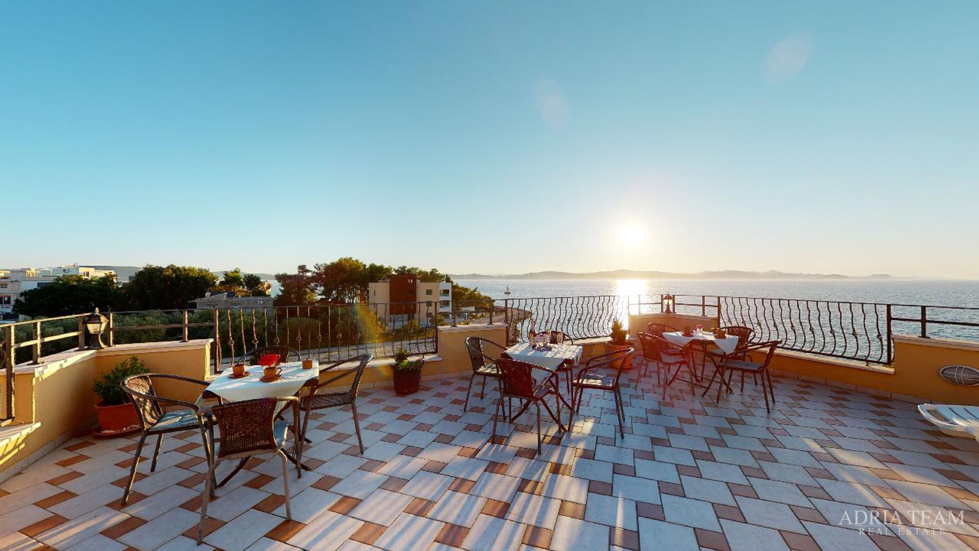 HOTEL S KONOBOM I KROVNOM TERASOM, 1. RED DO MORA - SUKOŠAN