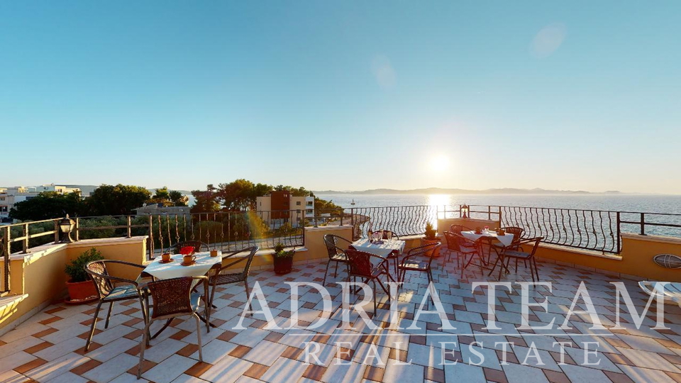 HOTEL WITH TAVERN AND ROOF TERRACE, FIRST ROW TO THE SEA - SUKOŠAN