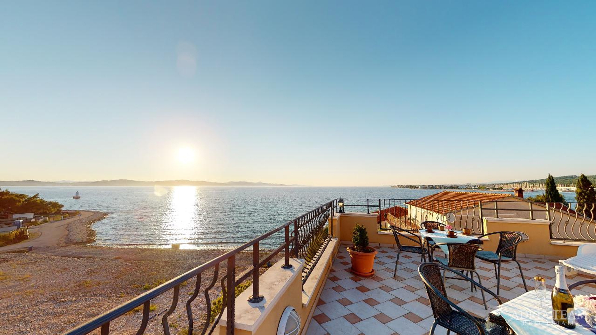 HOTEL S KONOBOM I KROVNOM TERASOM, 1. RED DO MORA - SUKOŠAN