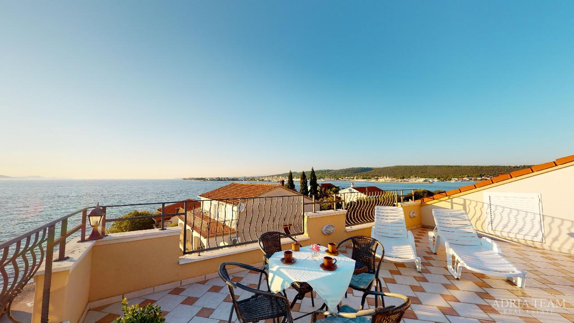 HOTEL S KONOBOM I KROVNOM TERASOM, 1. RED DO MORA - SUKOŠAN