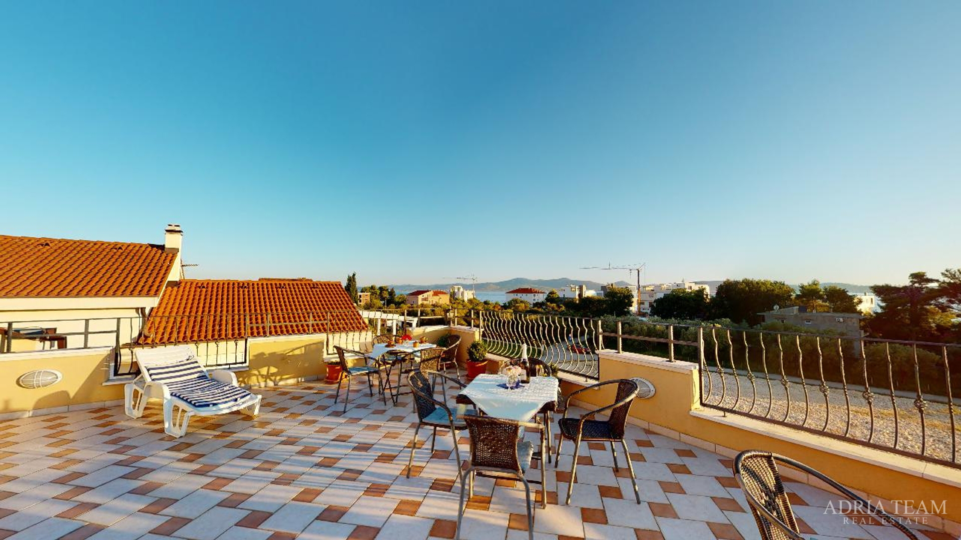 HOTEL S KONOBOM I KROVNOM TERASOM, 1. RED DO MORA - SUKOŠAN