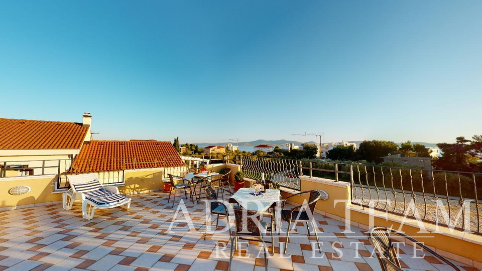 HOTEL WITH TAVERN AND ROOF TERRACE, FIRST ROW TO THE SEA - SUKOŠAN