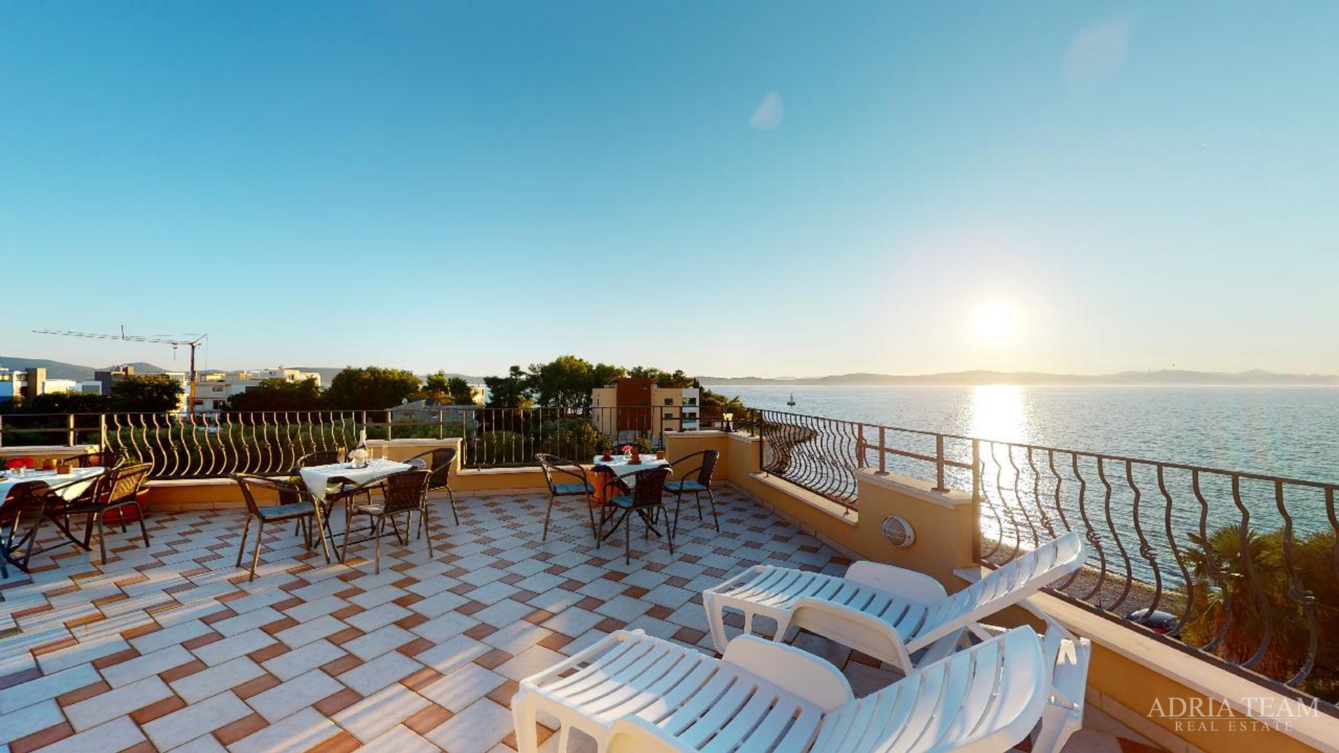 HOTEL S KONOBOM I KROVNOM TERASOM, 1. RED DO MORA - SUKOŠAN