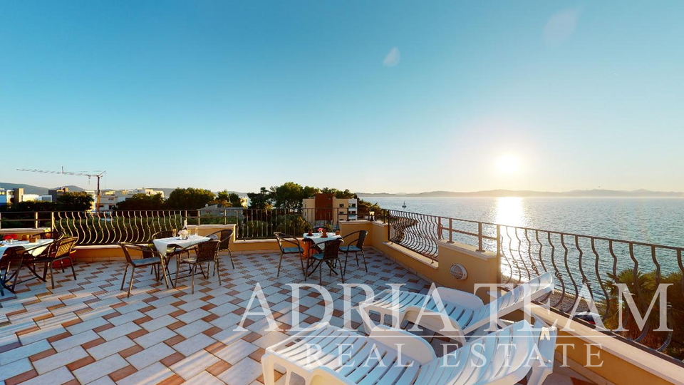 HOTEL WITH TAVERN AND ROOF TERRACE, FIRST ROW TO THE SEA - SUKOŠAN