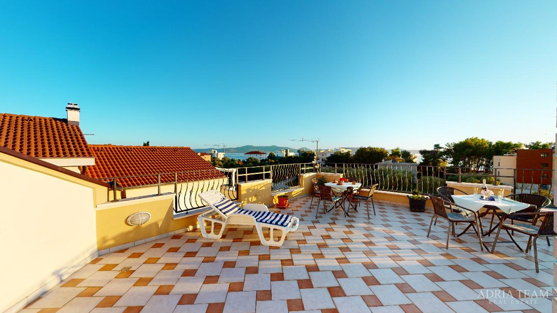 HOTEL S KONOBOM I KROVNOM TERASOM, 1. RED DO MORA - SUKOŠAN