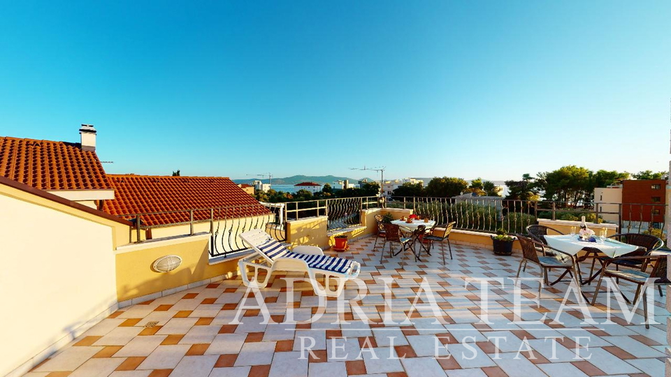 HOTEL WITH TAVERN AND ROOF TERRACE, FIRST ROW TO THE SEA - SUKOŠAN