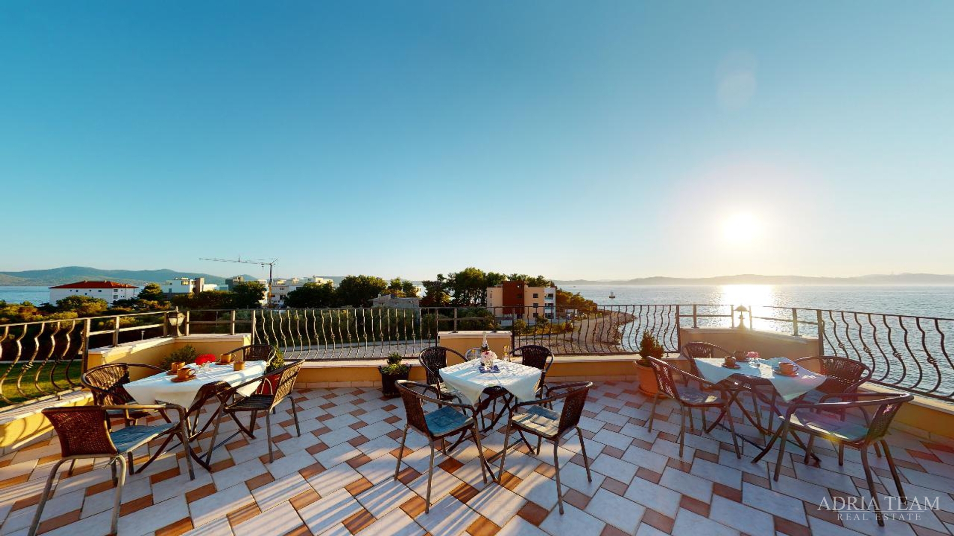 HOTEL S KONOBOM I KROVNOM TERASOM, 1. RED DO MORA - SUKOŠAN