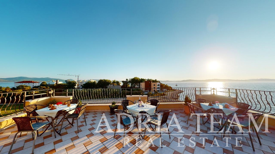 HOTEL WITH TAVERN AND ROOF TERRACE, FIRST ROW TO THE SEA - SUKOŠAN