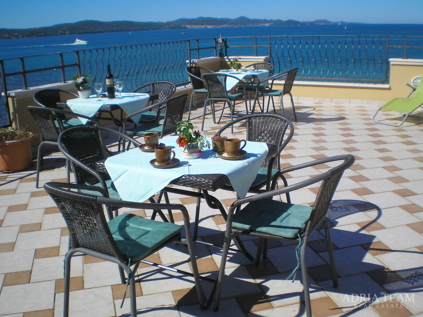 HOTEL S KONOBOM I KROVNOM TERASOM, 1. RED DO MORA - SUKOŠAN