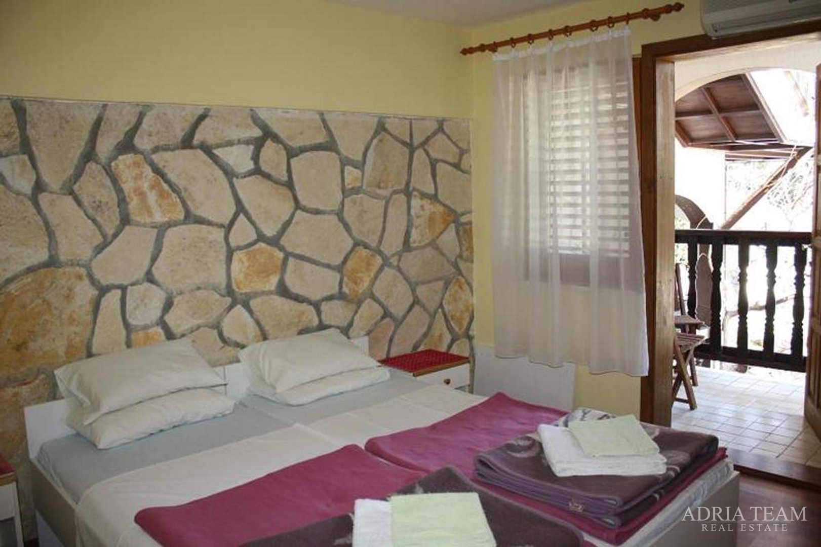 HOTEL 50 m OD MORA - POSEDARJE
