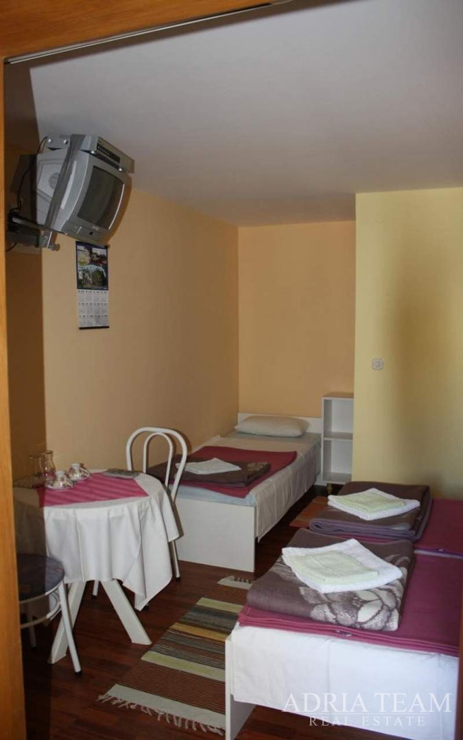 HOTEL 50 m OD MORA - POSEDARJE