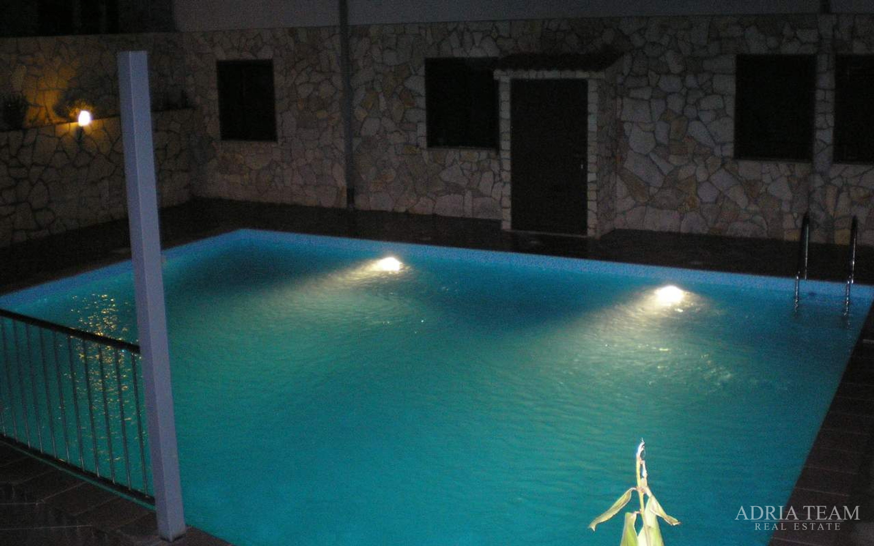 HOTEL 50 m OD MORA - POSEDARJE