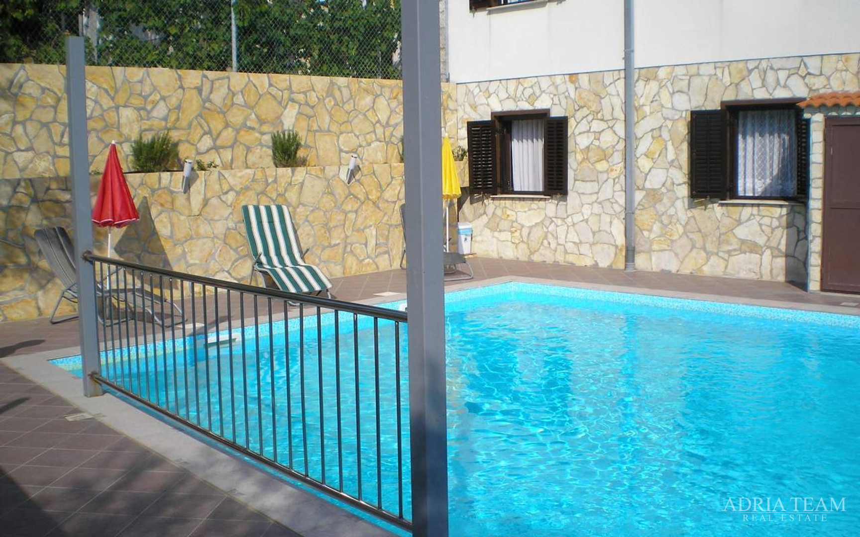 HOTEL 50 m OD MORA - POSEDARJE