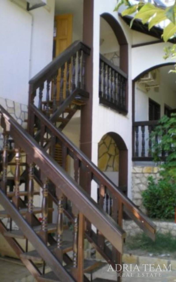 HOTEL 50 m OD MORA - POSEDARJE