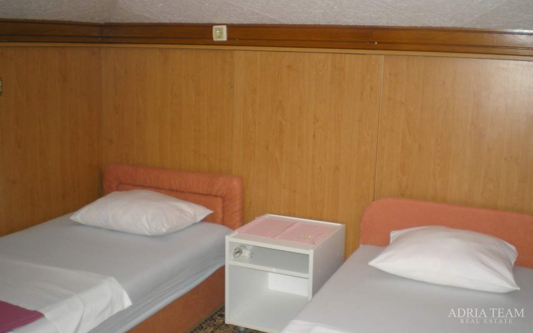 HOTEL 50 m OD MORA - POSEDARJE