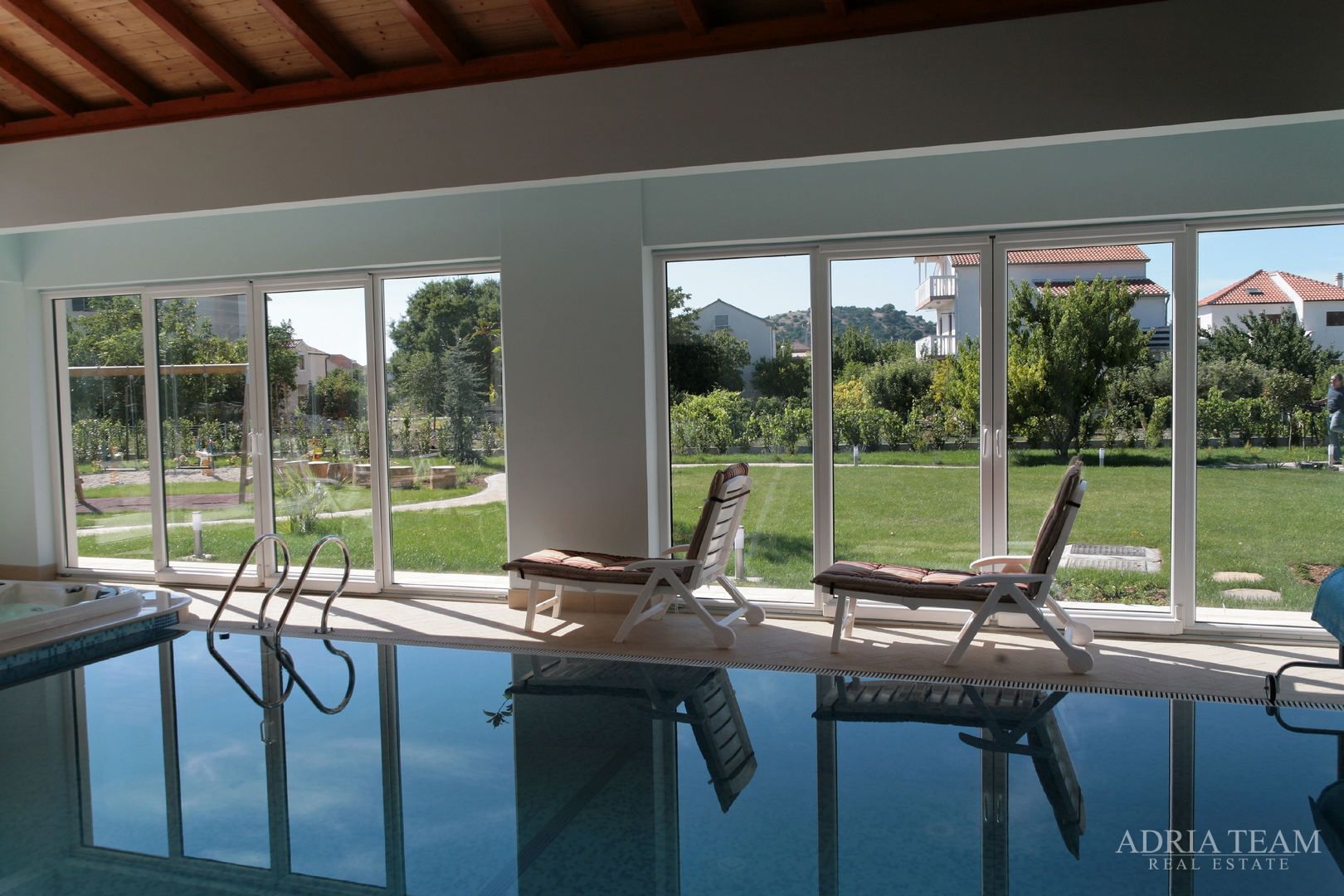 LUKSUZNA VILA 100 m OD MARINE - BETINA, MURTER