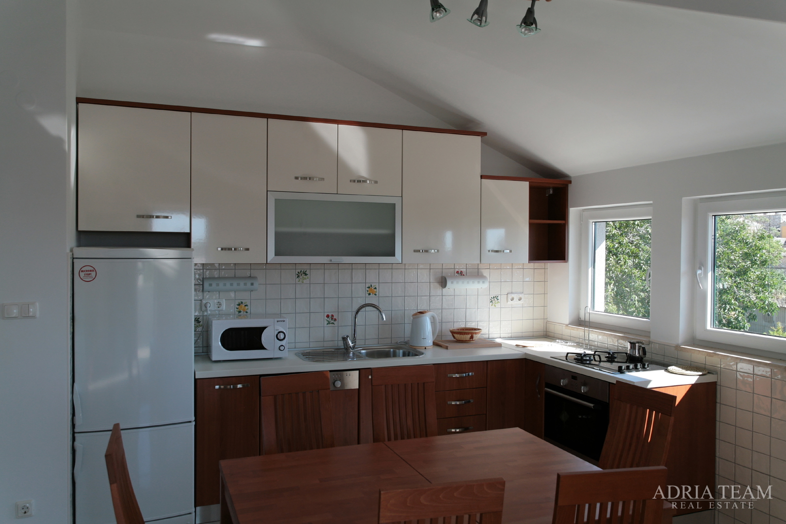 LUKSUZNA VILA 100 m OD MARINE - BETINA, MURTER