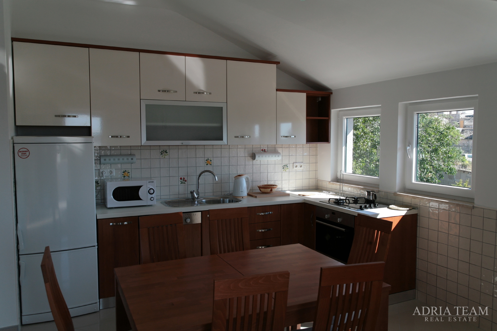 LUKSUZNA VILA 100 m OD MARINE - BETINA, MURTER