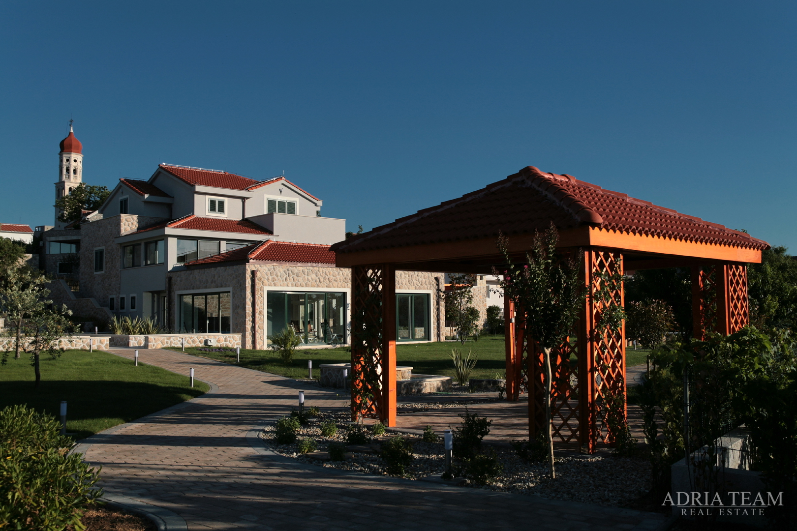 LUKSUZNA VILA 100 m OD MARINE - BETINA, MURTER