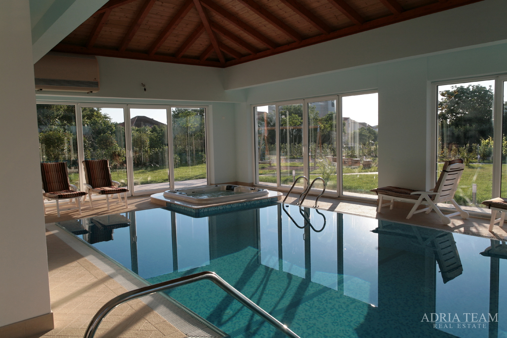 LUKSUZNA VILA 100 m OD MARINE - BETINA, MURTER