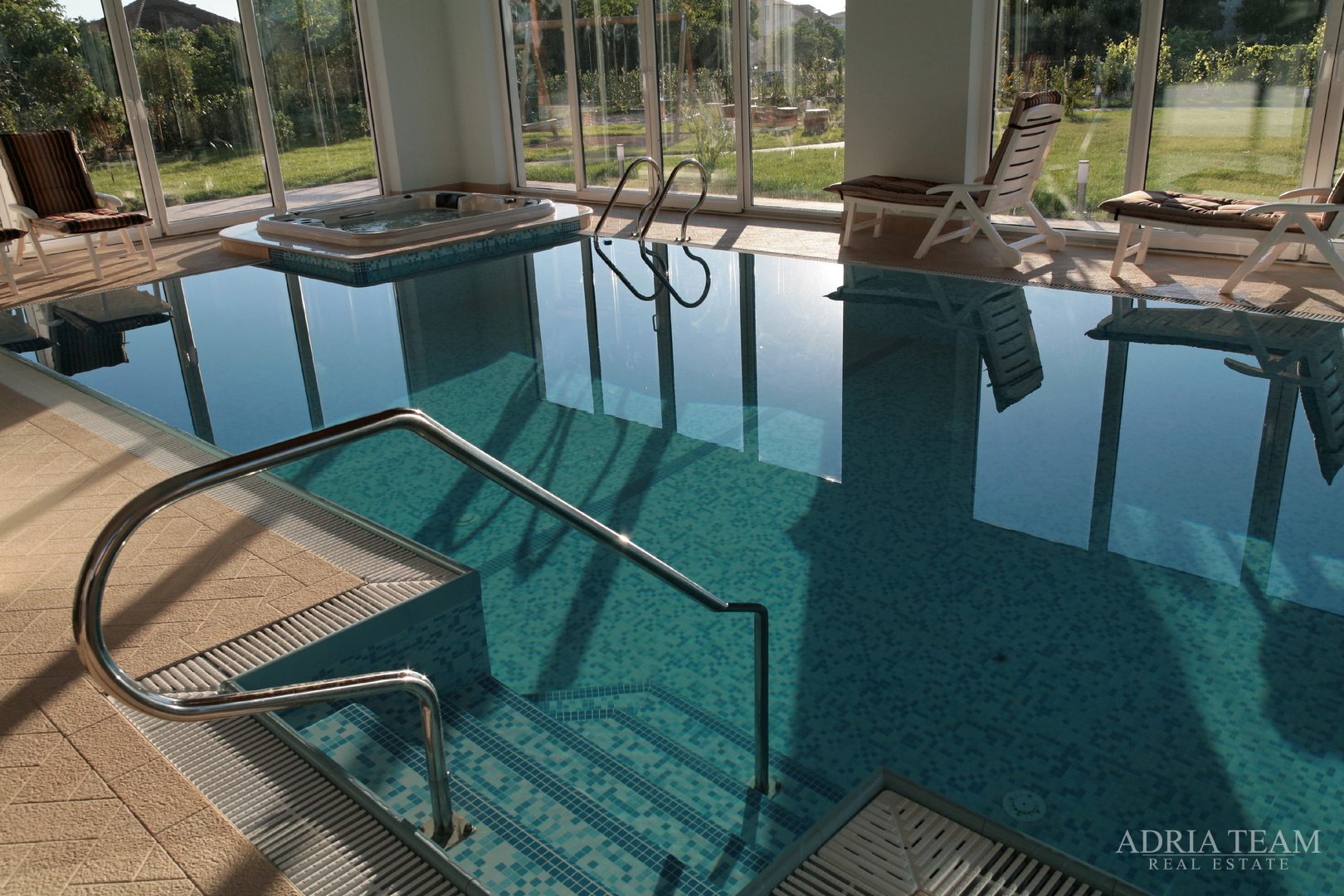 LUKSUZNA VILA 100 m OD MARINE - BETINA, MURTER