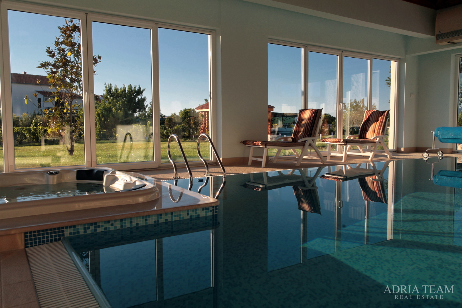 LUKSUZNA VILA 100 m OD MARINE - BETINA, MURTER