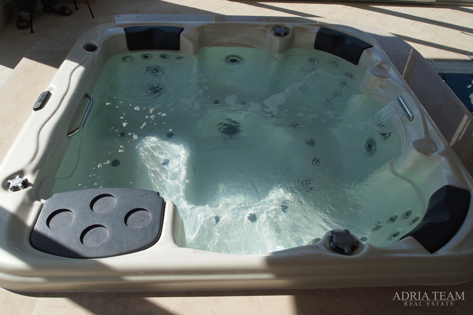 LUKSUZNA VILA 100 m OD MARINE - BETINA, MURTER