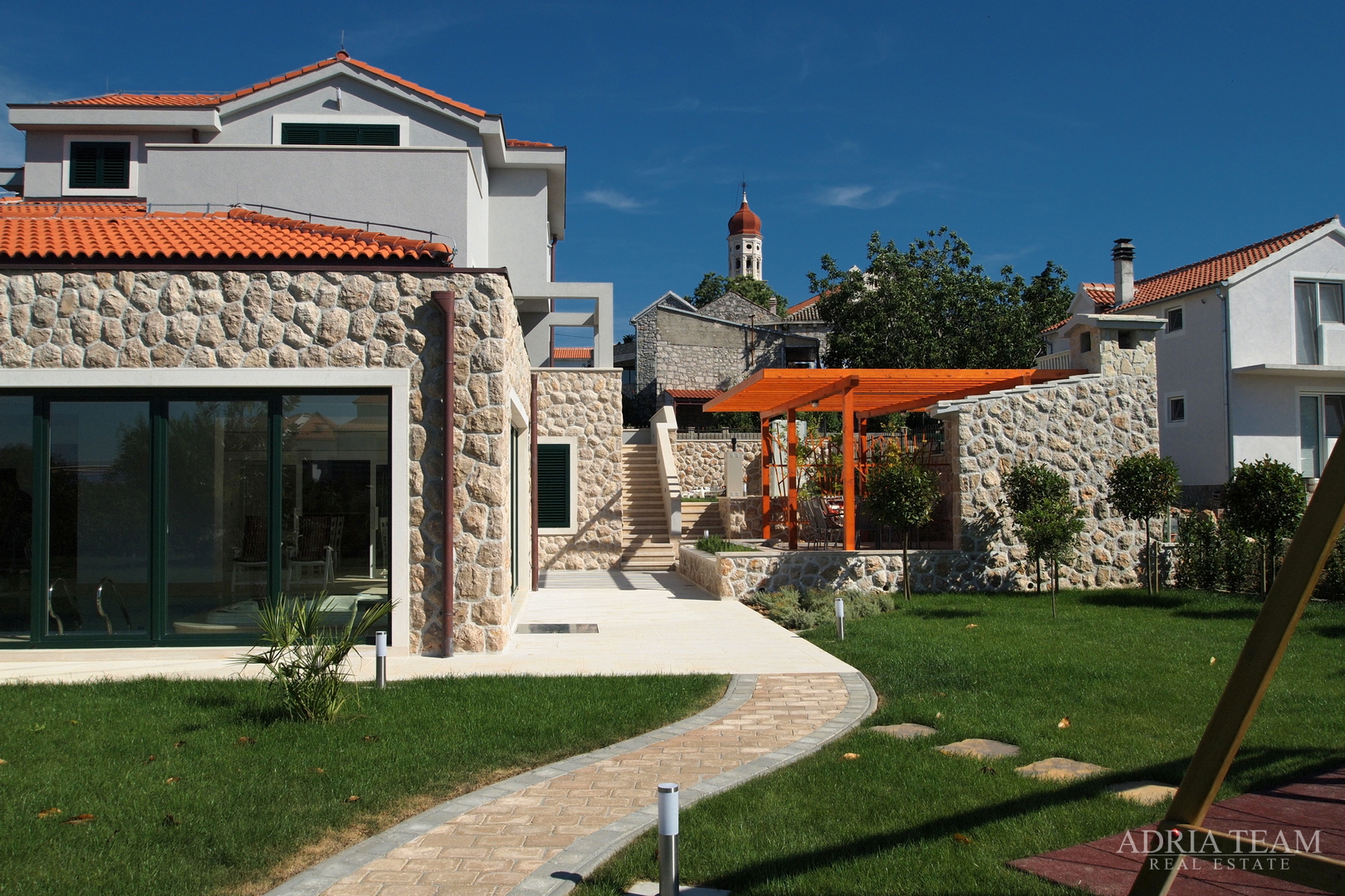 LUKSUZNA VILA 100 m OD MARINE - BETINA, MURTER