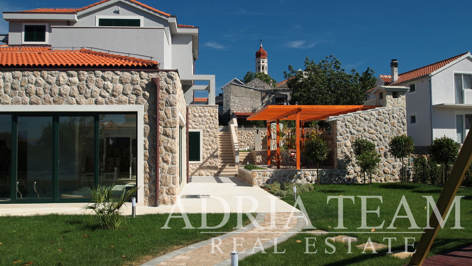 LUXURY VILLA 100 m FROM MARINA - BETINA, MURTER