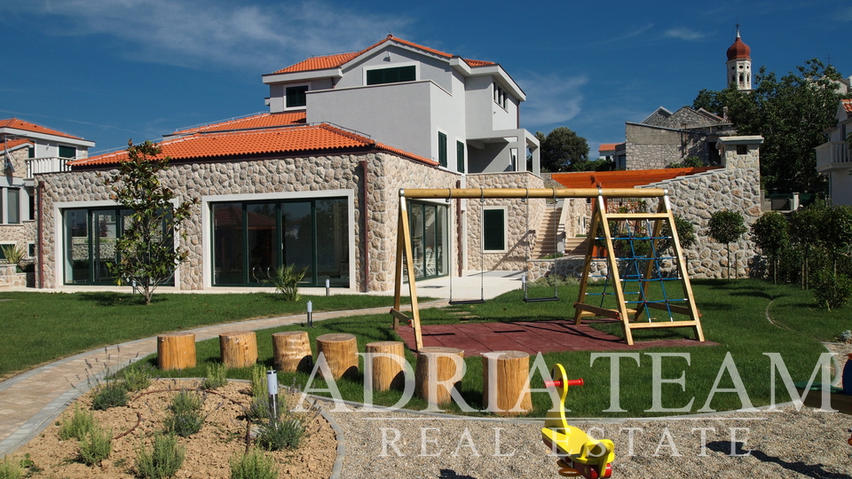 LUXURY VILLA 100 m FROM MARINA - BETINA, MURTER