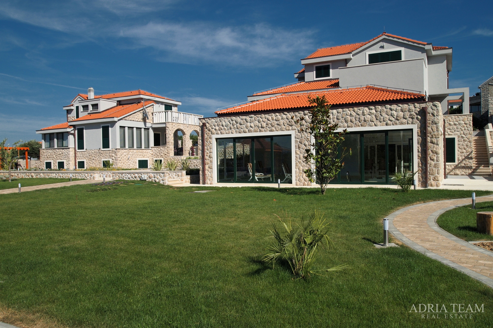 LUKSUZNA VILA 100 m OD MARINE - BETINA, MURTER