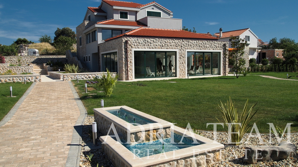 LUXURY VILLA 100 m FROM MARINA - BETINA, MURTER