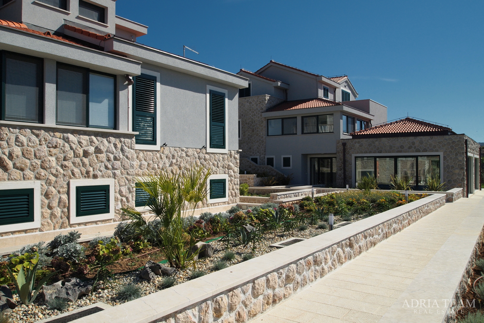 LUKSUZNA VILA 100 m OD MARINE - BETINA, MURTER