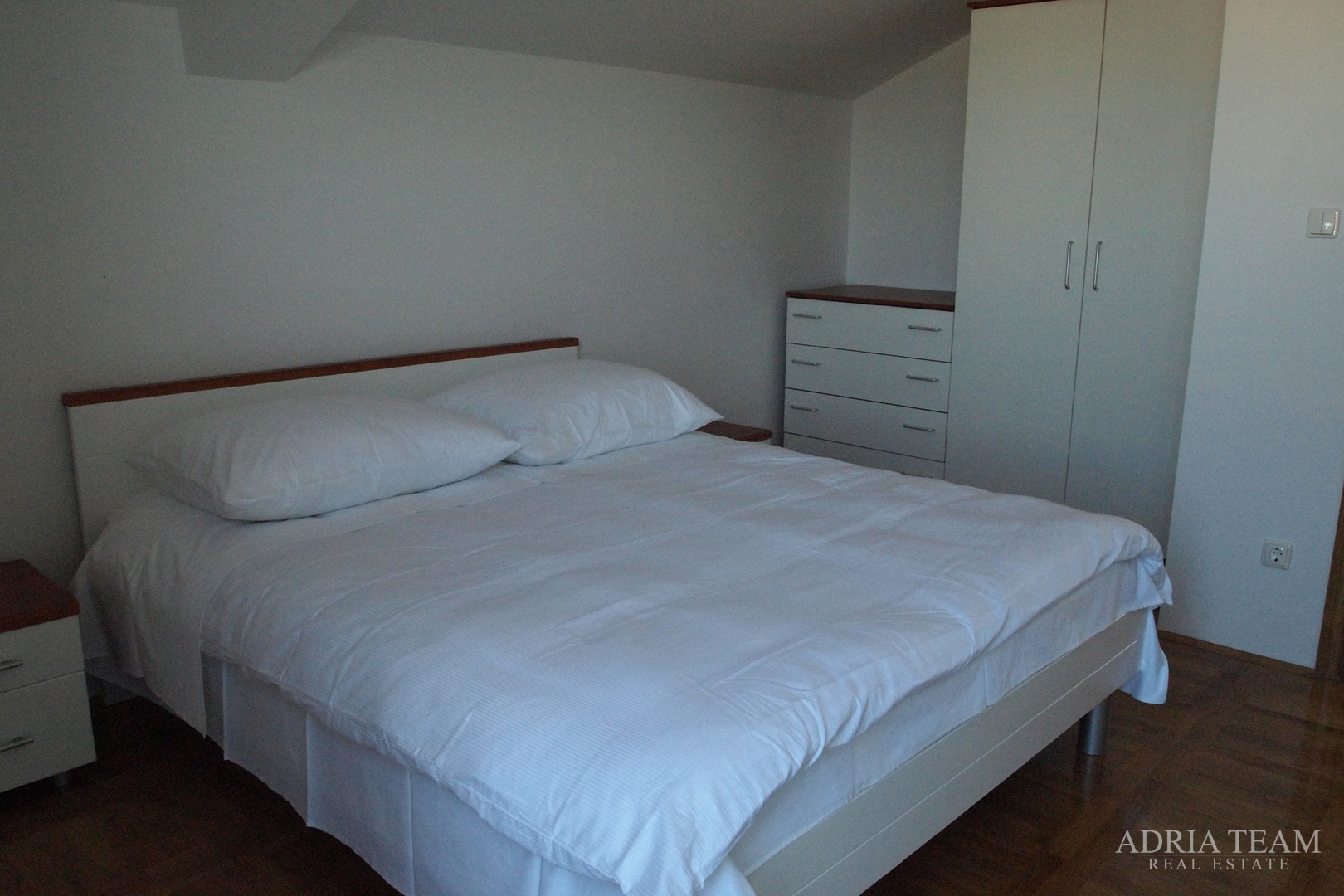 LUKSUZNA VILA 100 m OD MARINE - BETINA, MURTER