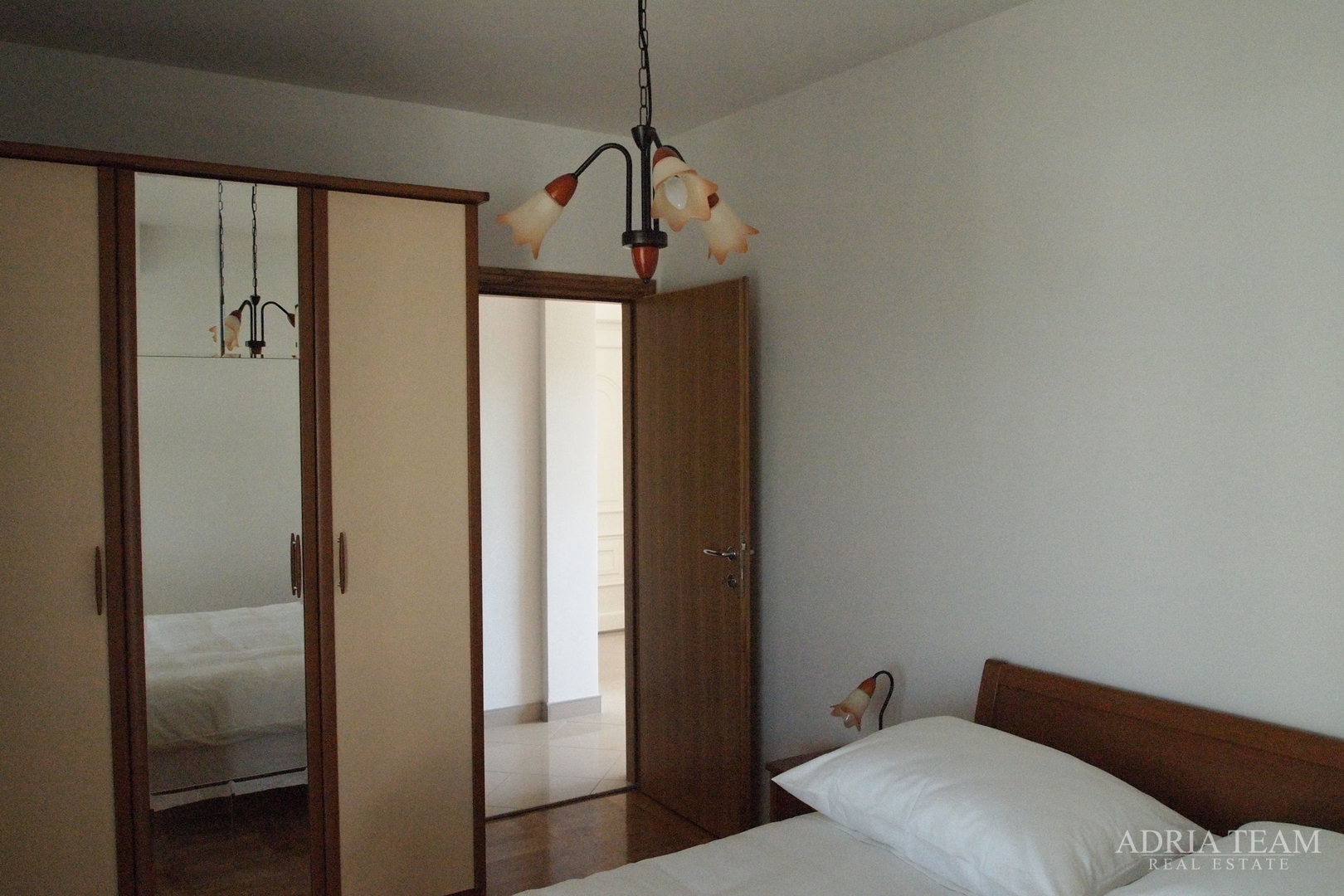 LUKSUZNA VILA 100 m OD MARINE - BETINA, MURTER