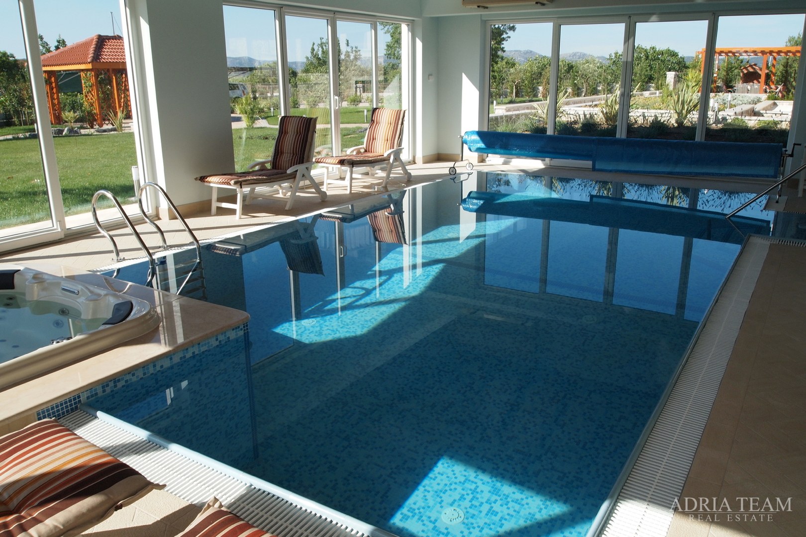 LUKSUZNA VILA 100 m OD MARINE - BETINA, MURTER