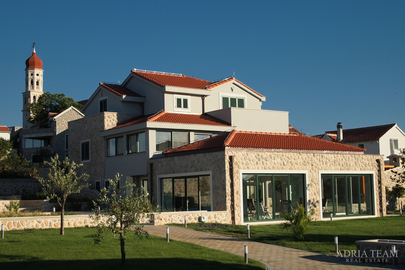 LUKSUZNA VILA 100 m OD MARINE - BETINA, MURTER