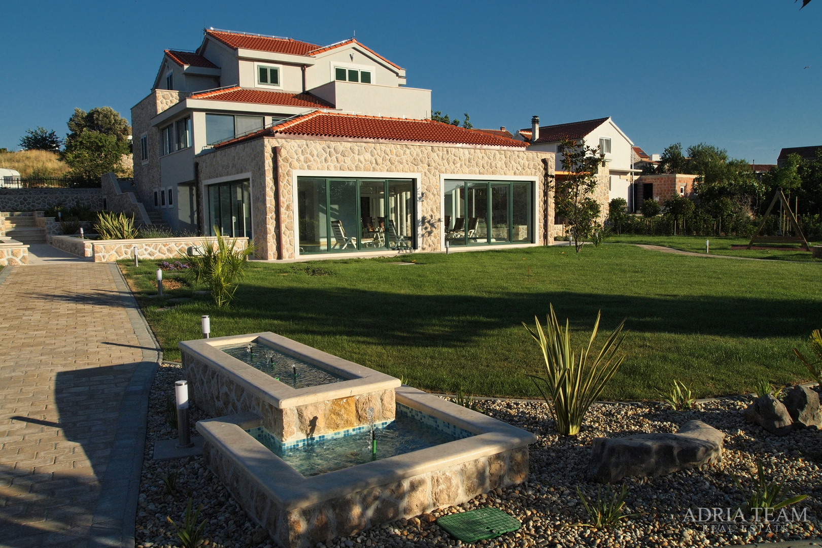 LUKSUZNA VILA 100 m OD MARINE - BETINA, MURTER