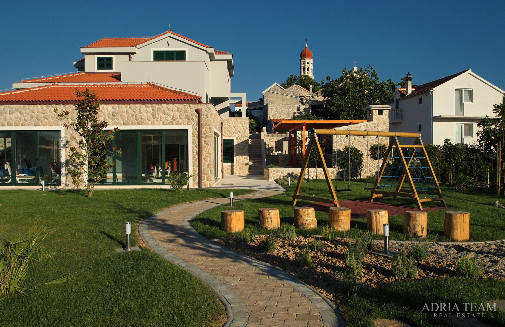 LUKSUZNA VILA 100 m OD MARINE - BETINA, MURTER