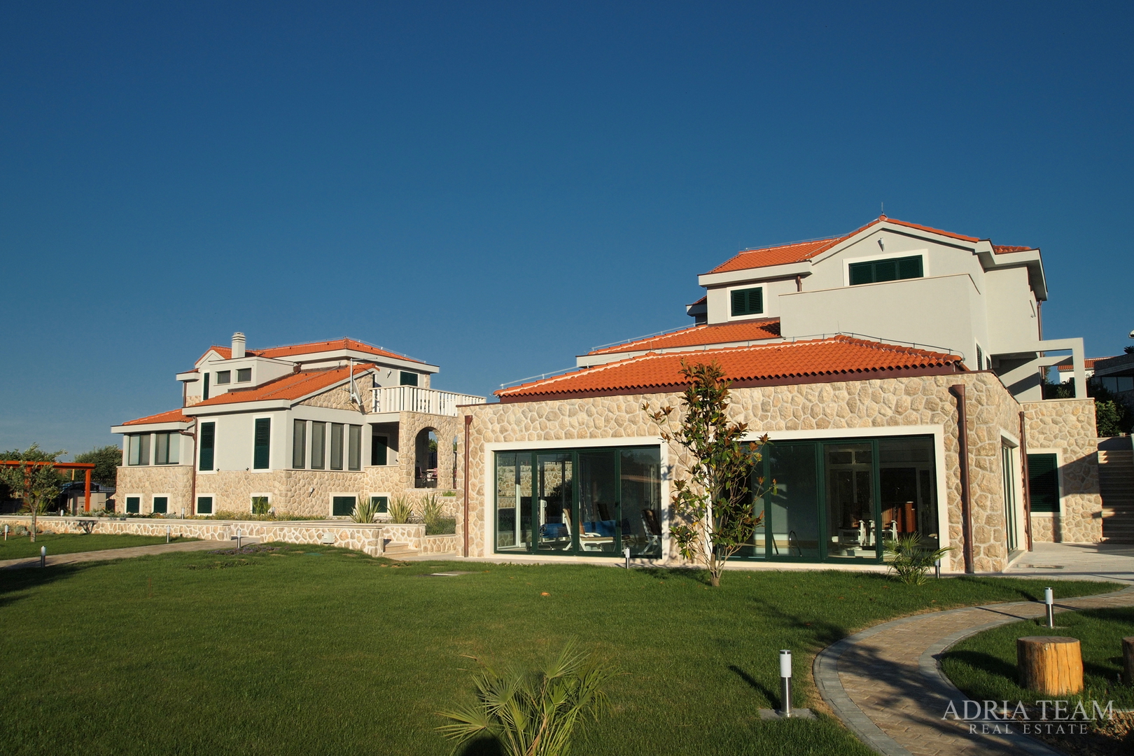 LUKSUZNA VILA 100 m OD MARINE - BETINA, MURTER