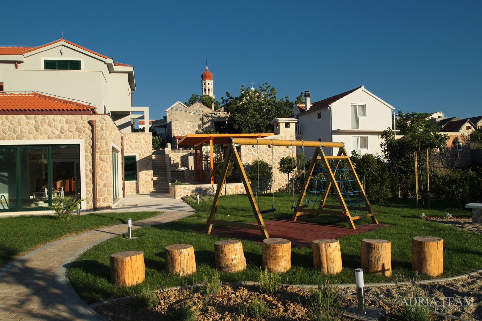 LUKSUZNA VILA 100 m OD MARINE - BETINA, MURTER