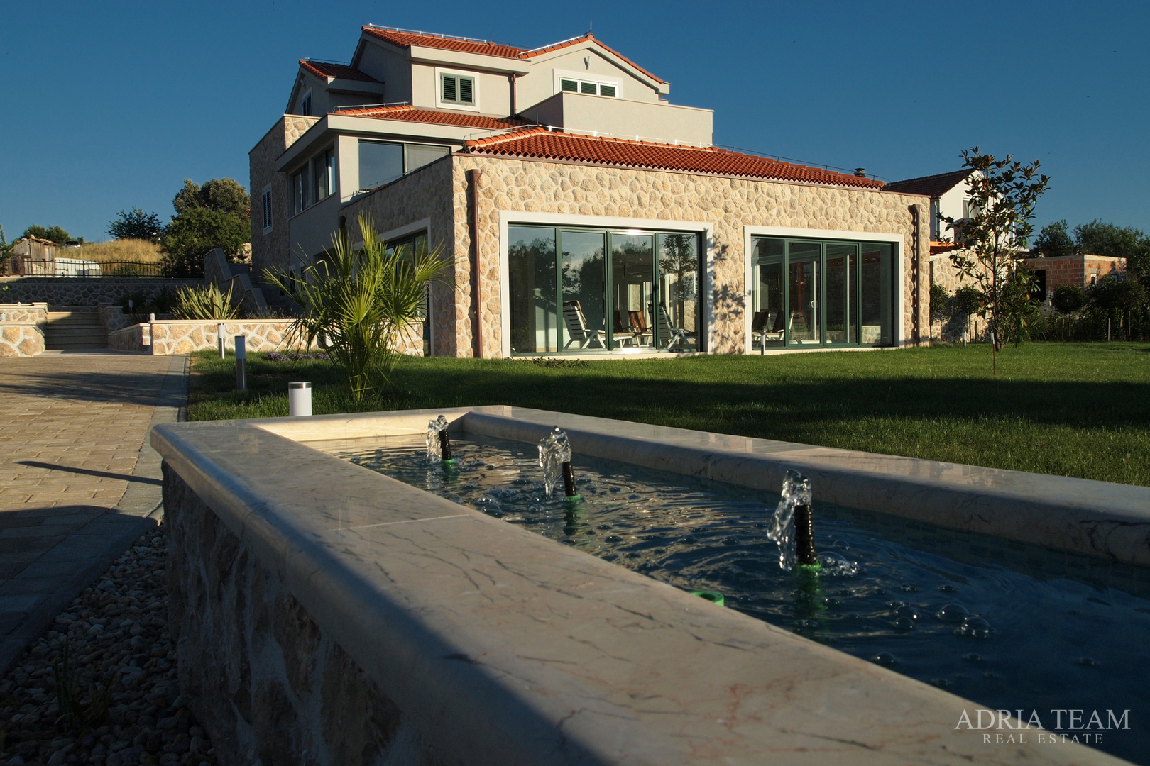 LUKSUZNA VILA 100 m OD MARINE - BETINA, MURTER