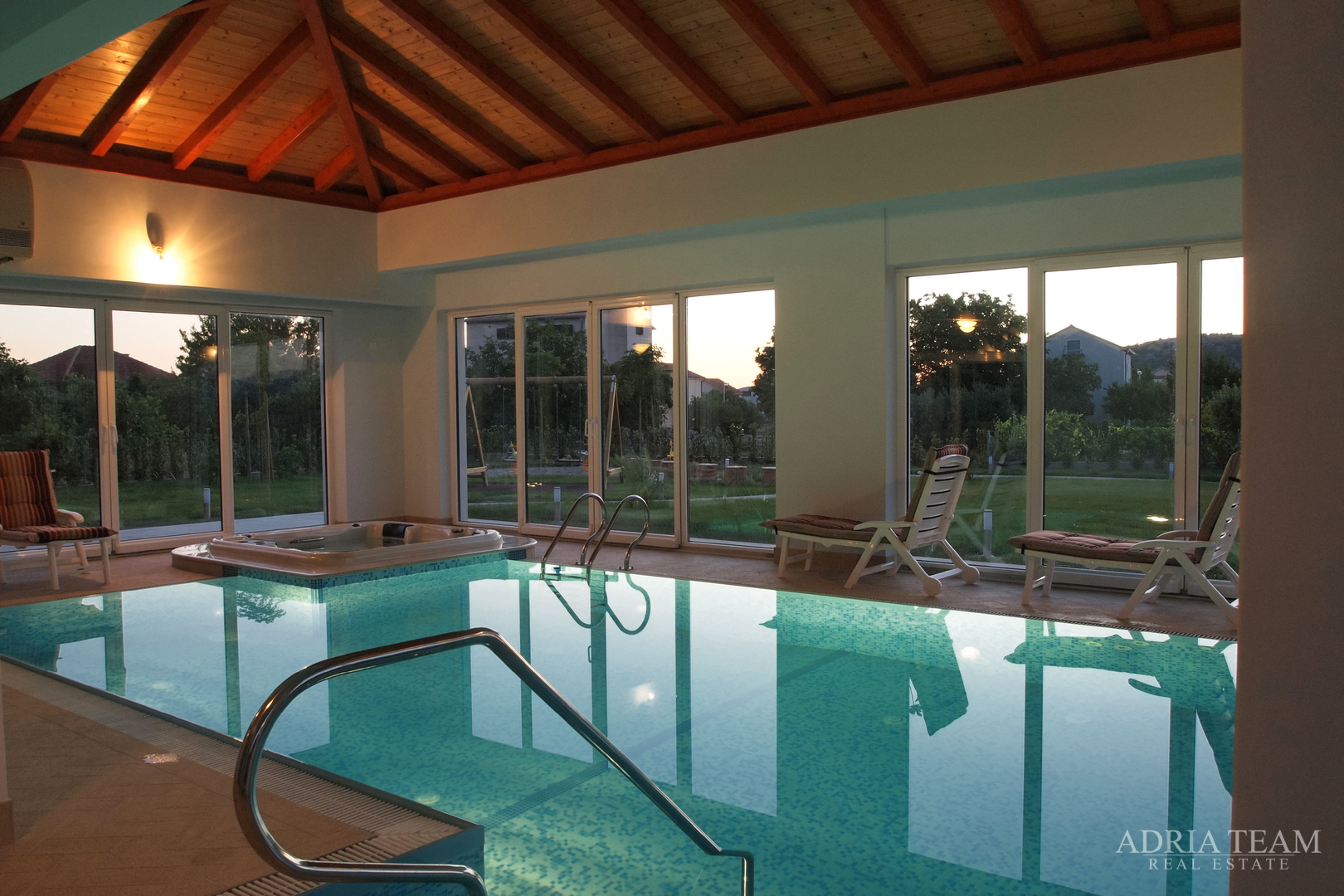 LUKSUZNA VILA 100 m OD MARINE - BETINA, MURTER