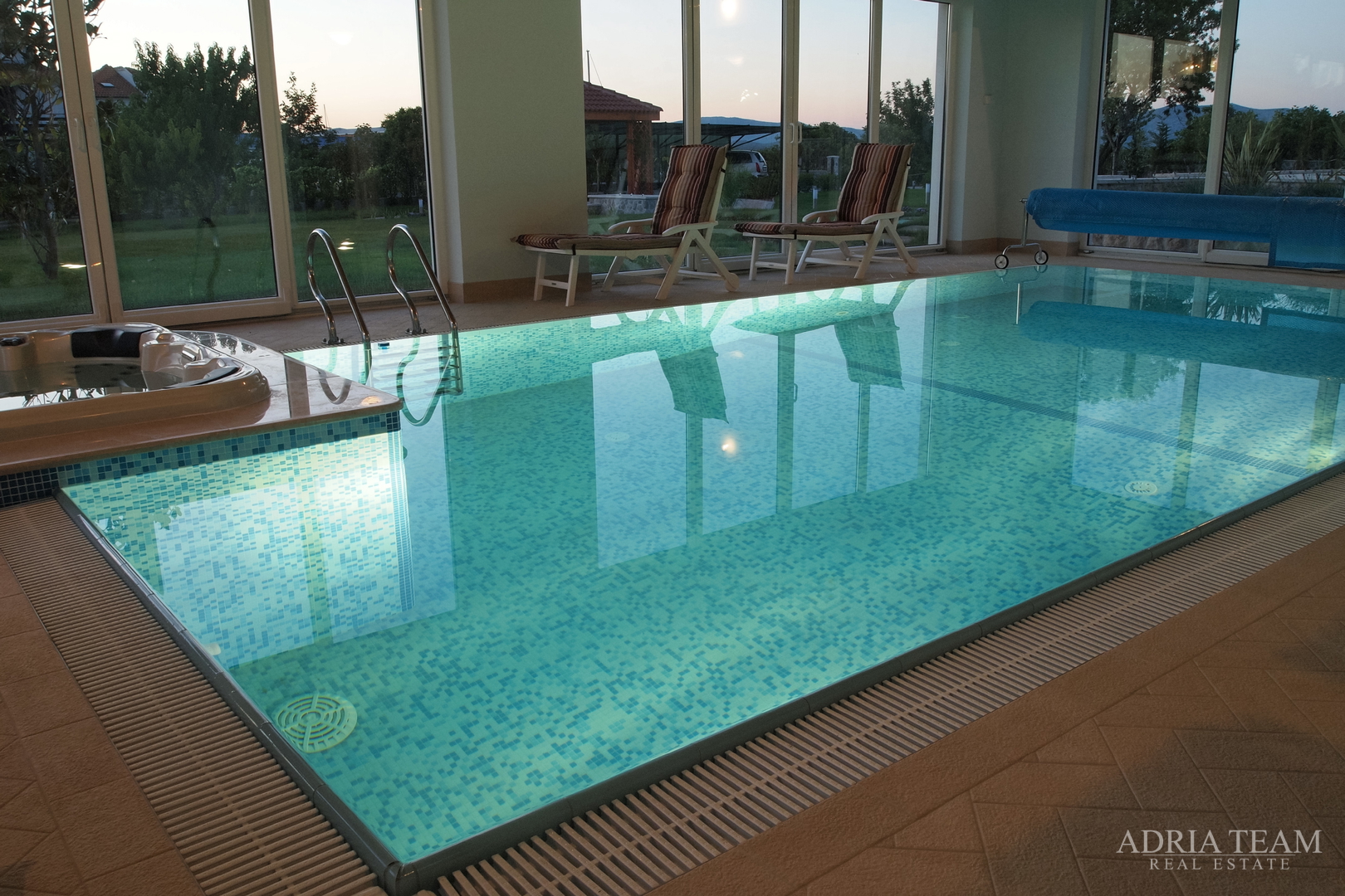 LUKSUZNA VILA 100 m OD MARINE - BETINA, MURTER