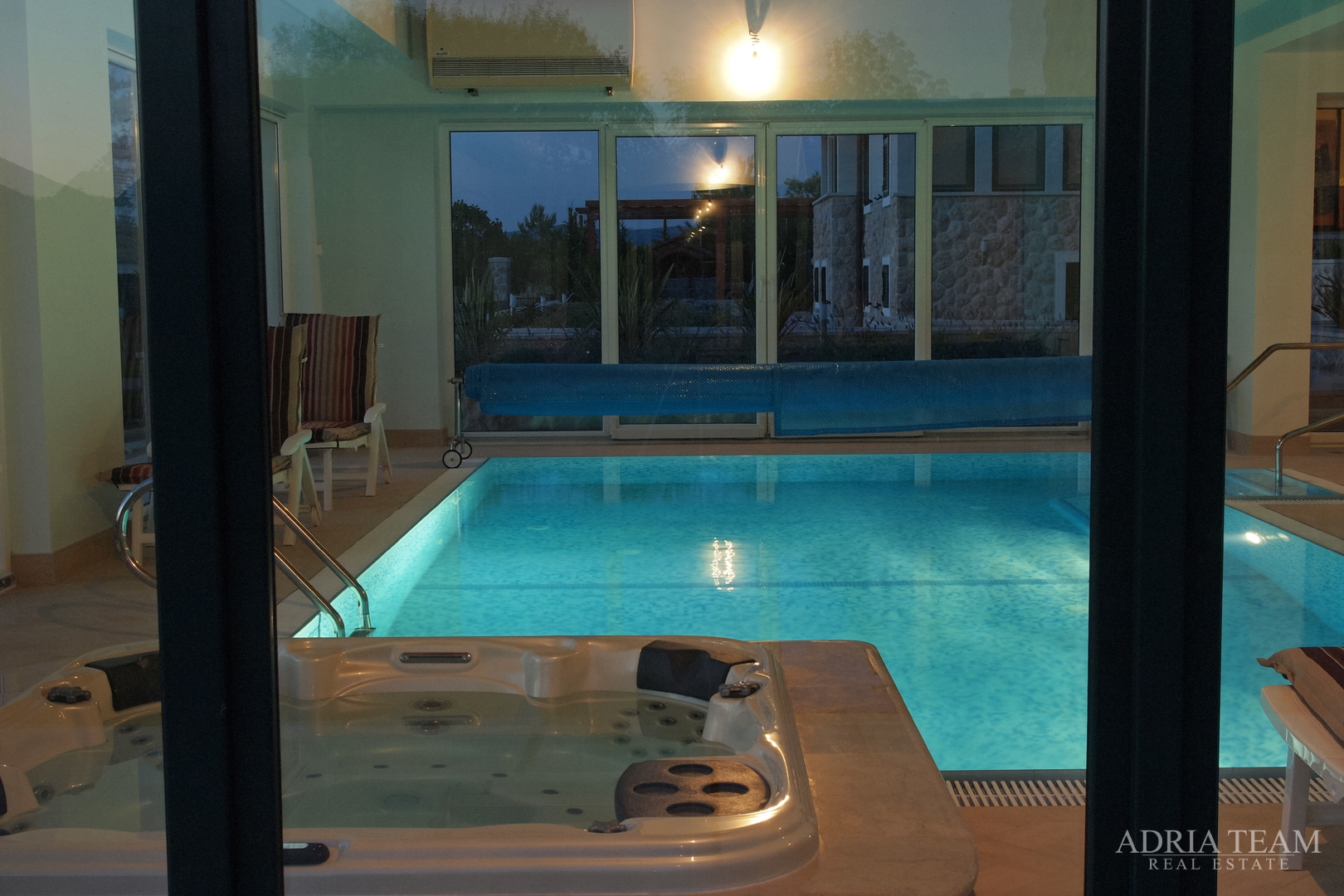 LUKSUZNA VILA 100 m OD MARINE - BETINA, MURTER