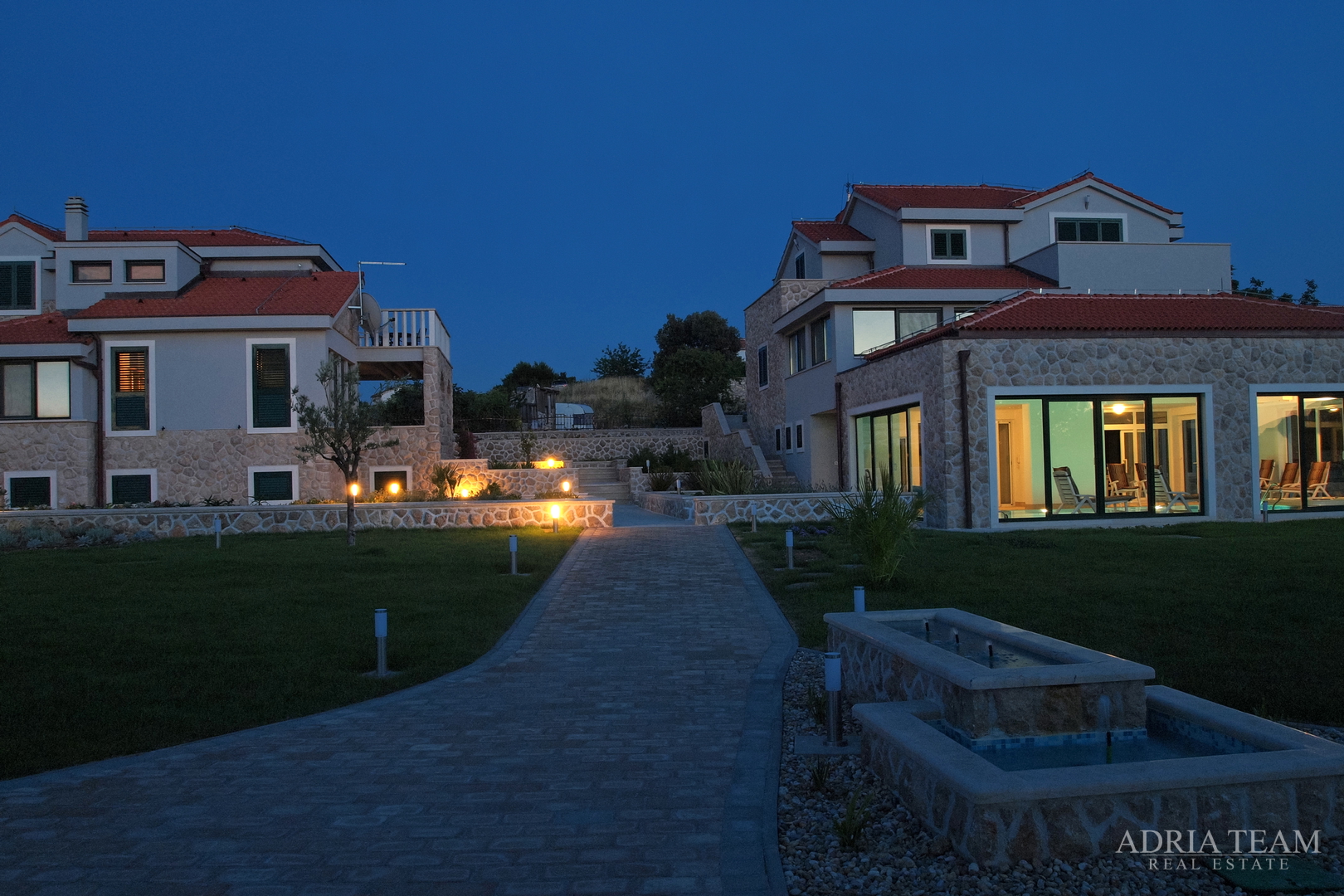 LUKSUZNA VILA 100 m OD MARINE - BETINA, MURTER