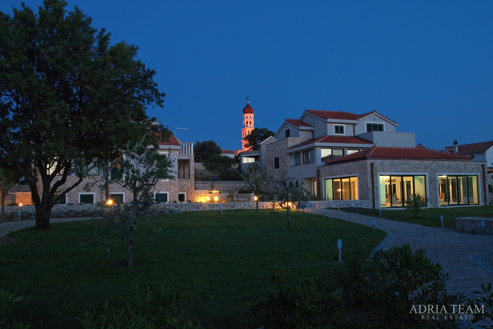 LUKSUZNA VILA 100 m OD MARINE - BETINA, MURTER