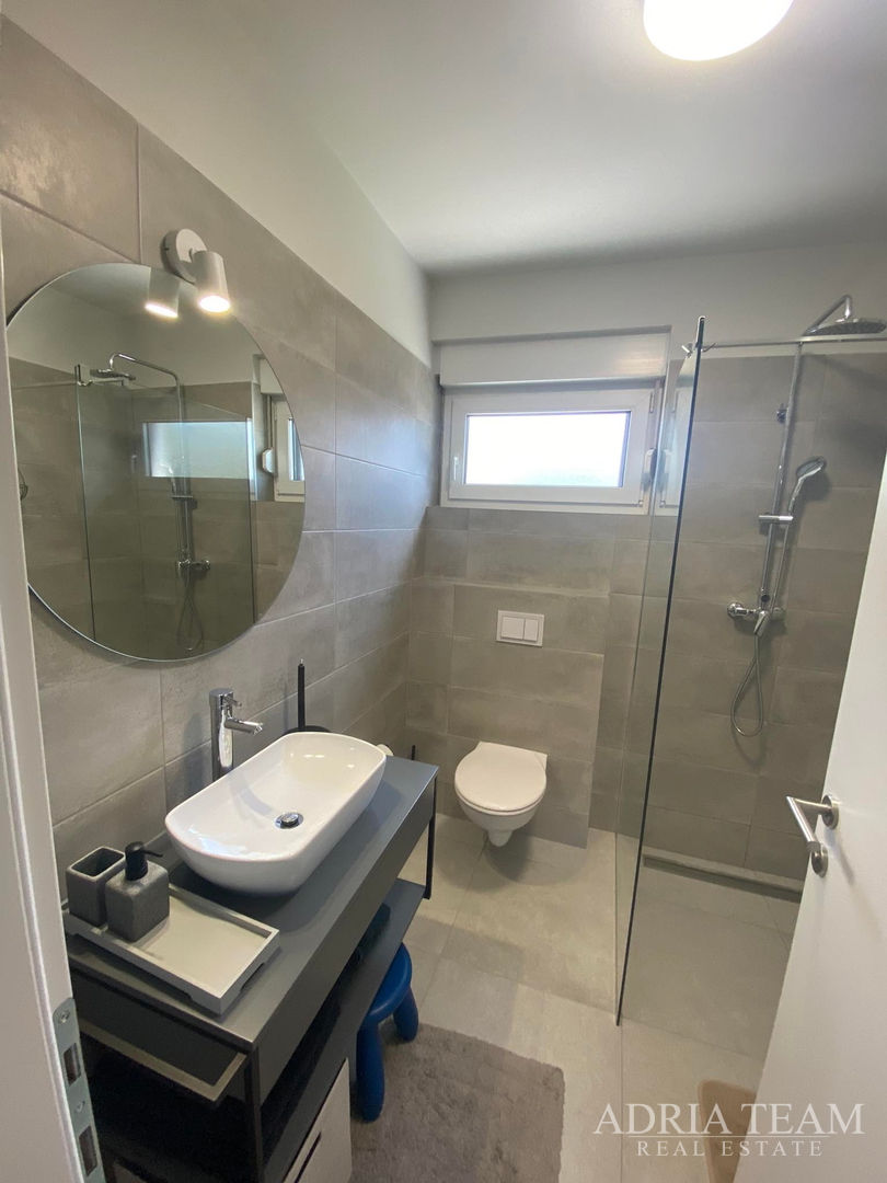 APARTMANI U NOVOGRADNJI S POGLEDOM NA MORE, MIRNA I TIHA POZICIJA!! PAG