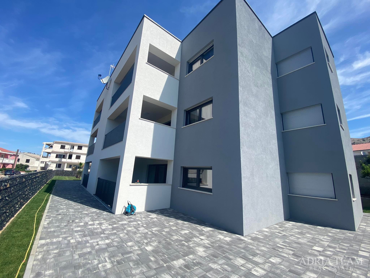 APARTMANI U NOVOGRADNJI S POGLEDOM NA MORE, MIRNA I TIHA POZICIJA!! PAG