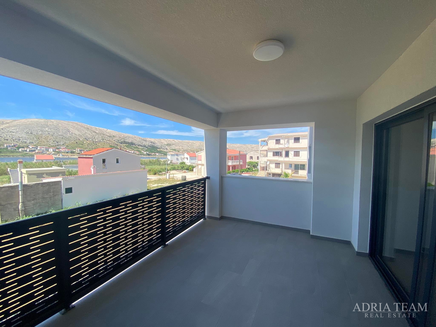 APARTMANI U NOVOGRADNJI S POGLEDOM NA MORE, MIRNA I TIHA POZICIJA!! PAG